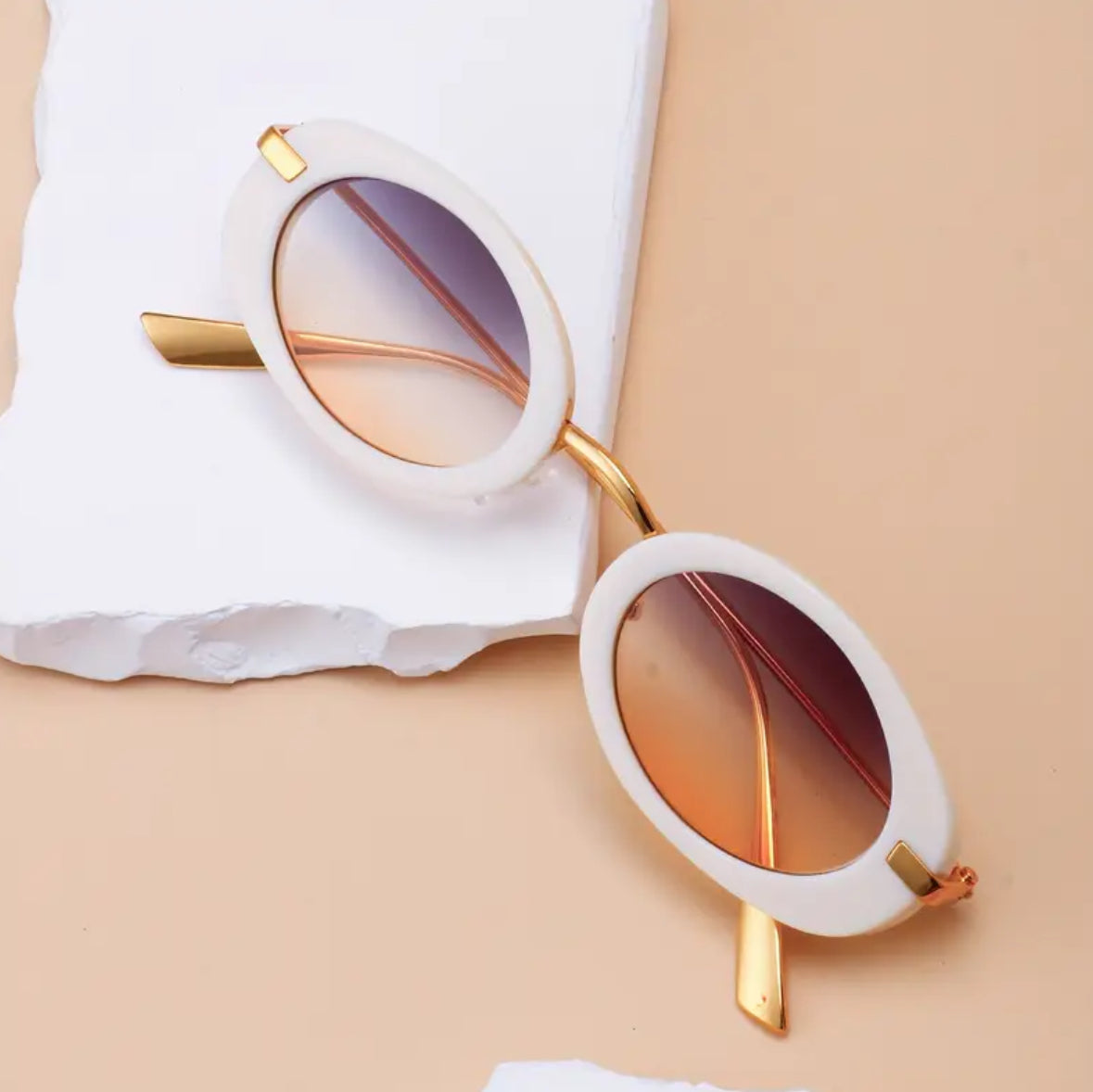 Chic Oval Sunglasses with Metal Frame | VENOM
