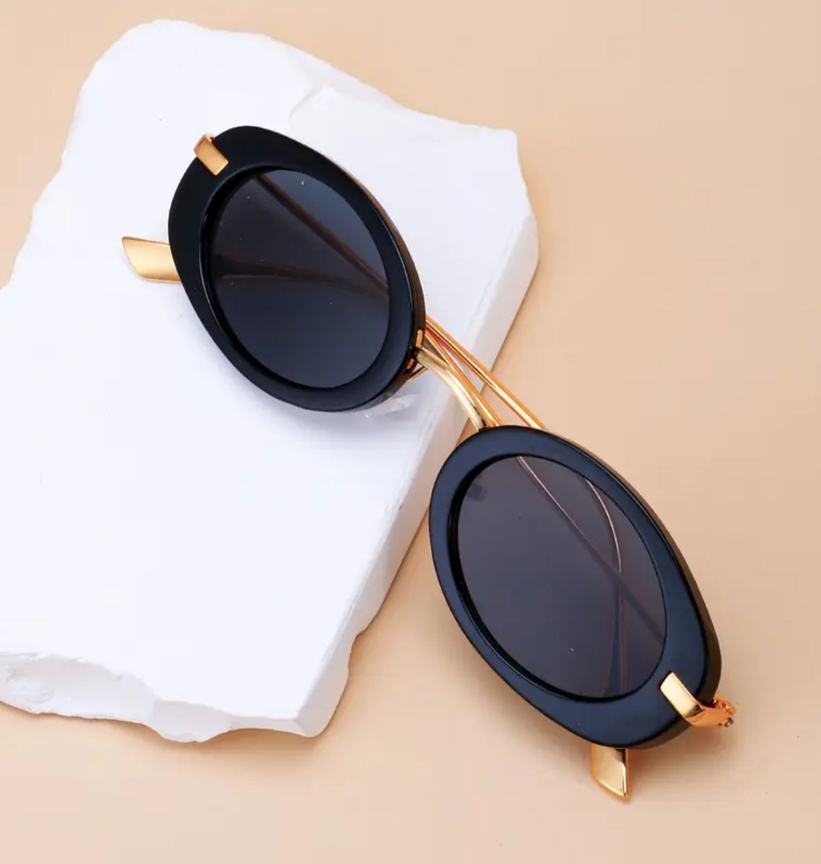 Chic Oval Sunglasses with Metal Frame | VENOM
