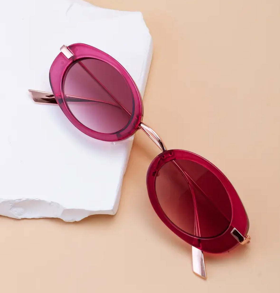 Chic Oval Sunglasses with Metal Frame | VENOM
