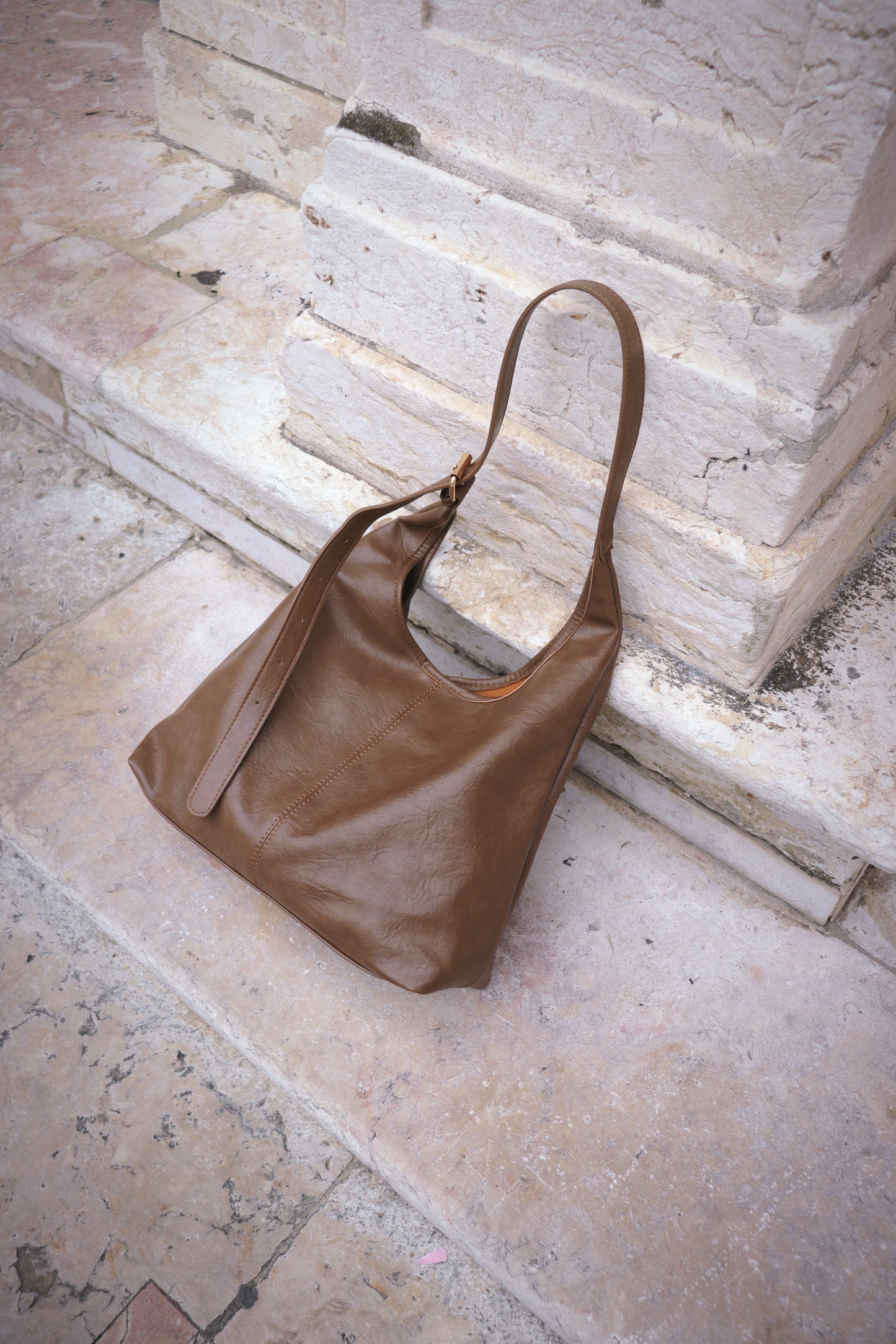 Chic Tote Bag with Adjustable Shoulder Strap | CHESTER