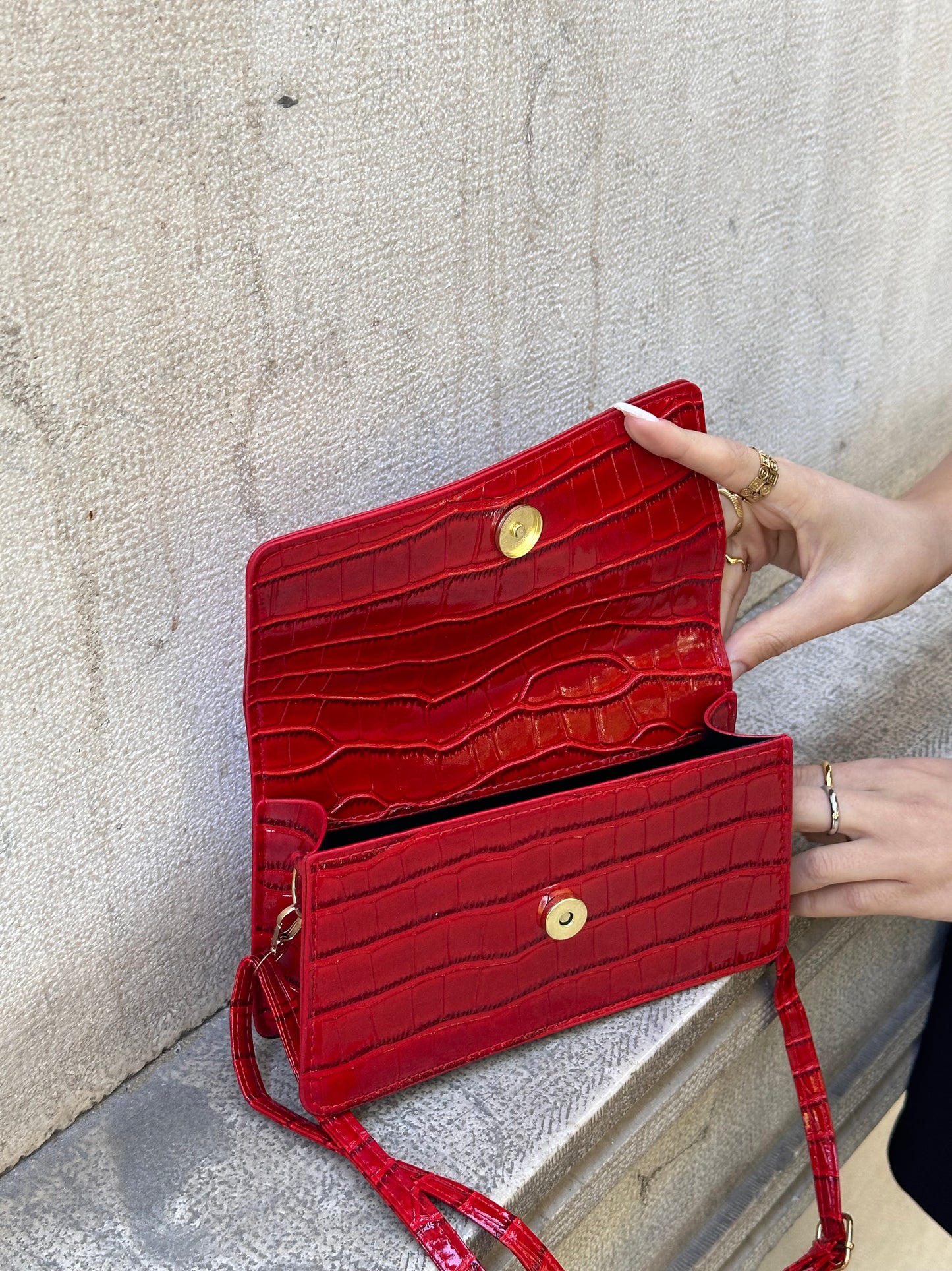 Crocodile Pattern Red Crossbody Bag | BELLUCI